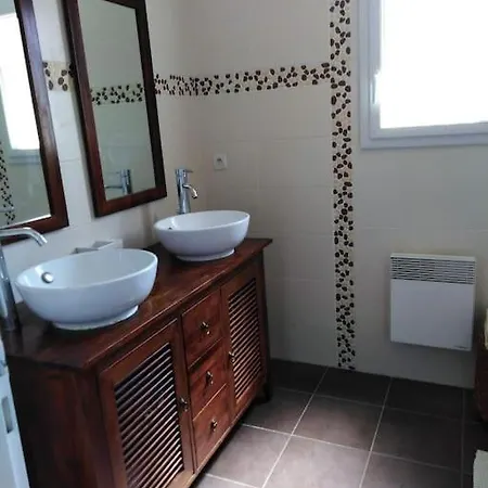 Prázdninový dům Agreable Maison Au Calme Avec Piscine *