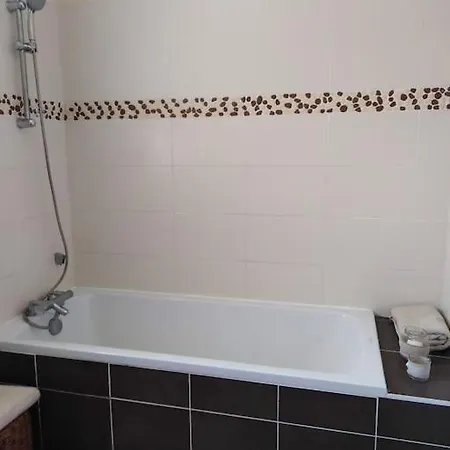 Prázdninový dům Agreable Maison Au Calme Avec Piscine Ares